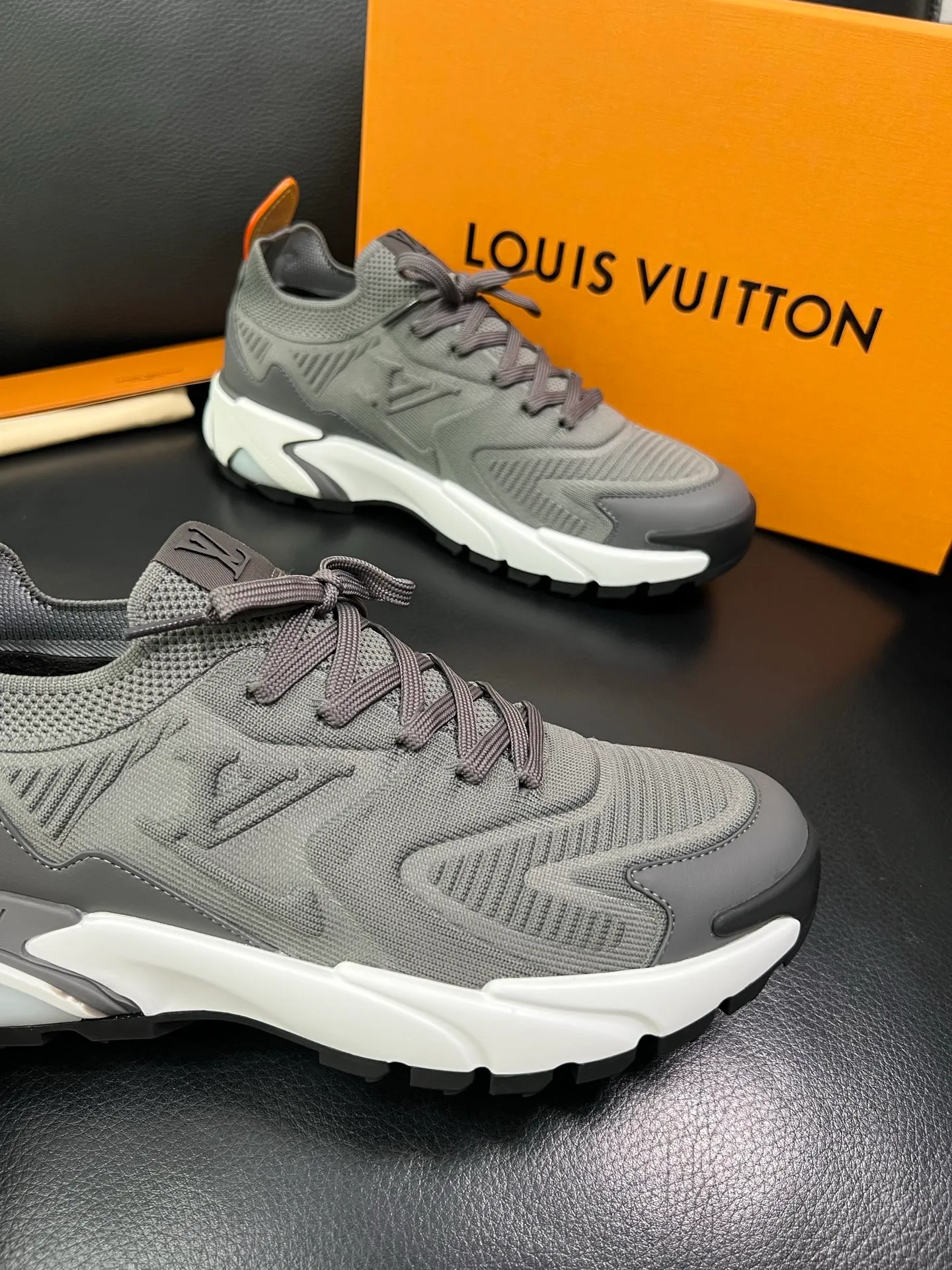 Men's shoes 💰660 Lv top purchasing Louis Vuitton Leather Shoes Counter Synchronization, imported fly woven fabrics from Italy, imported water-dyed cowhide lining, soles: original soles specially provided by the original factory, original factory follow-up orders, high quality, welcome to compare, code number 39-44 (custom-made 45) 85887